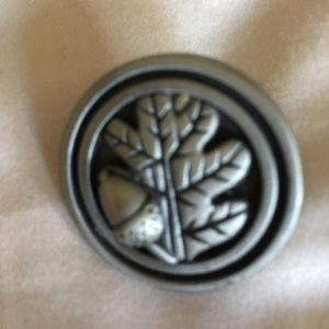 🍁Round leaf and acorn pin